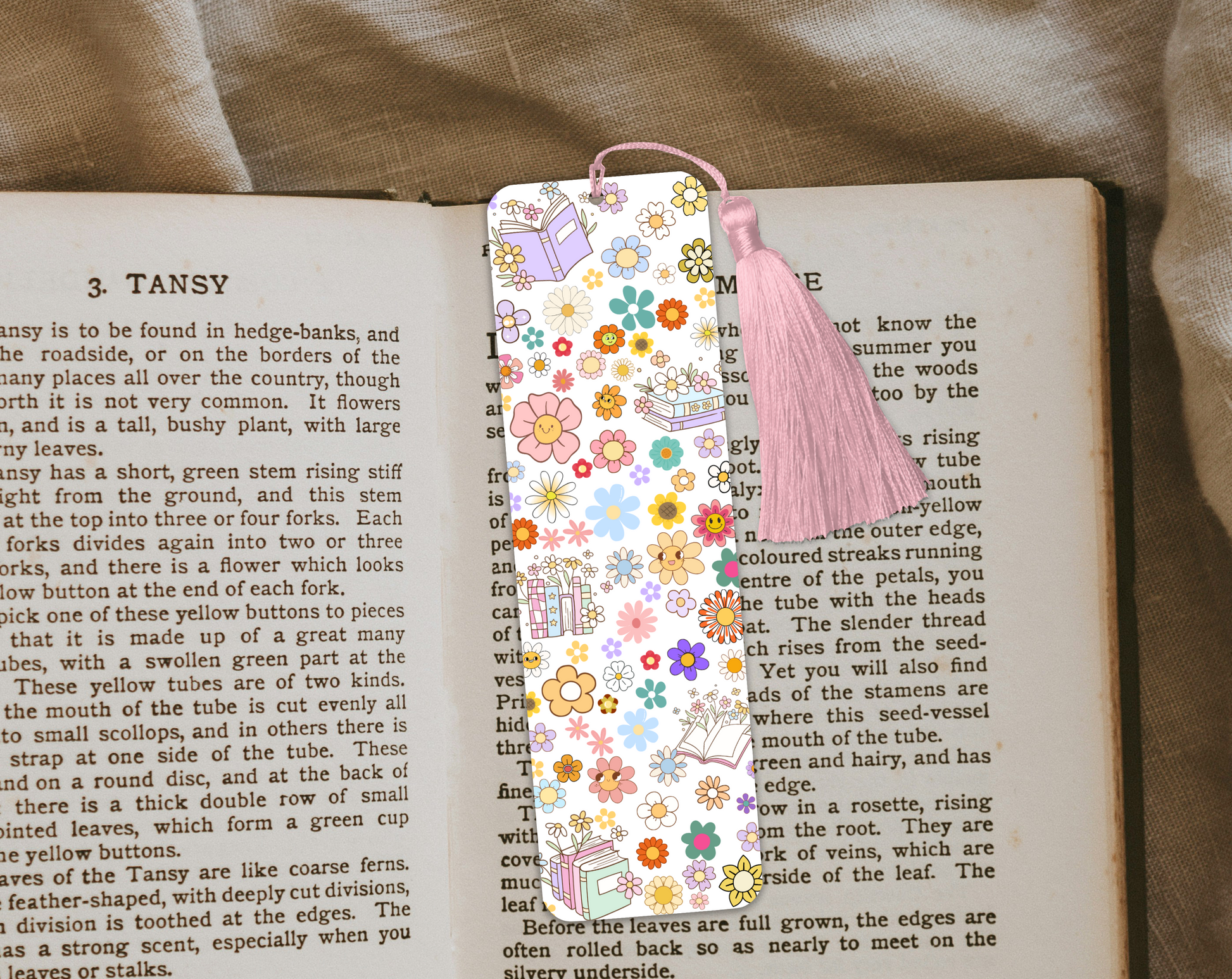 Cute Floral Books Bookmark – Aesthetic Daisy & Book Design – With Tassel Option – Square or Rounded Corners – Charity Donation Included