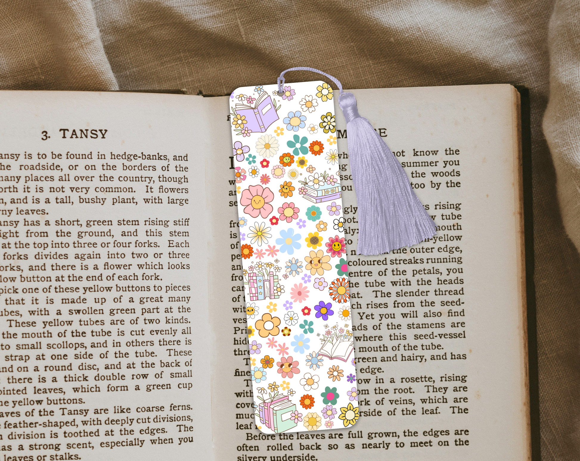 Cute Floral Books Bookmark – Aesthetic Daisy & Book Design – With Tassel Option – Square or Rounded Corners – Charity Donation Included
