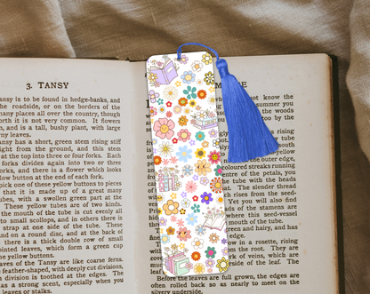 Cute Floral Books Bookmark – Aesthetic Daisy & Book Design – With Tassel Option – Square or Rounded Corners – Charity Donation Included